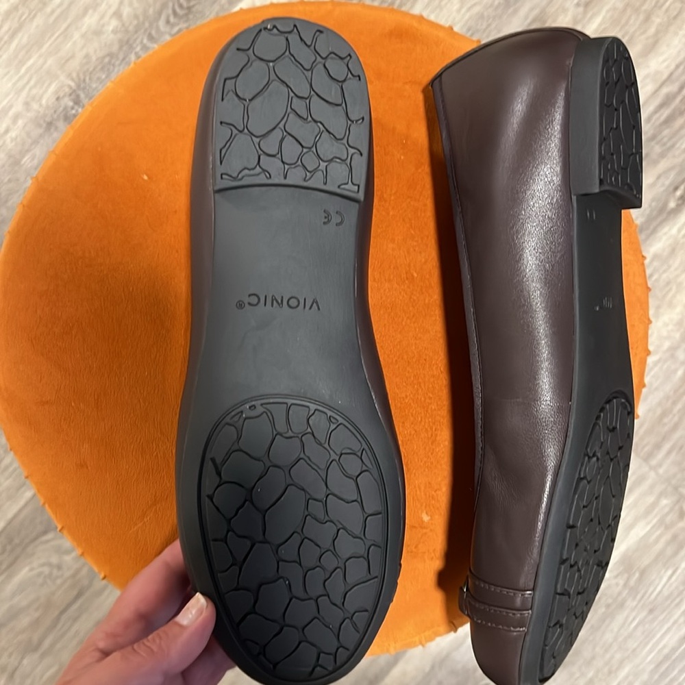 Vionic Delanie Flats - Picture 9 of 11